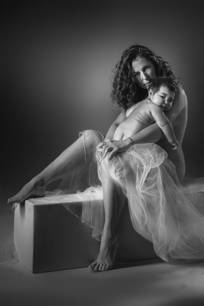 Ritratto in bianco e nero di mamma con il suo bambino
