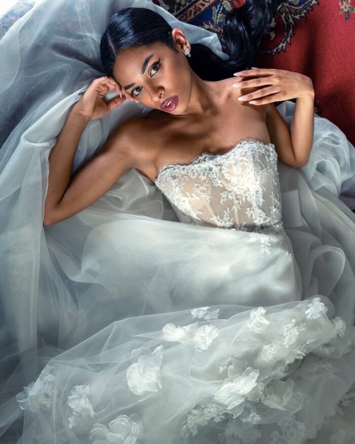 Sposa in abito di pizzo